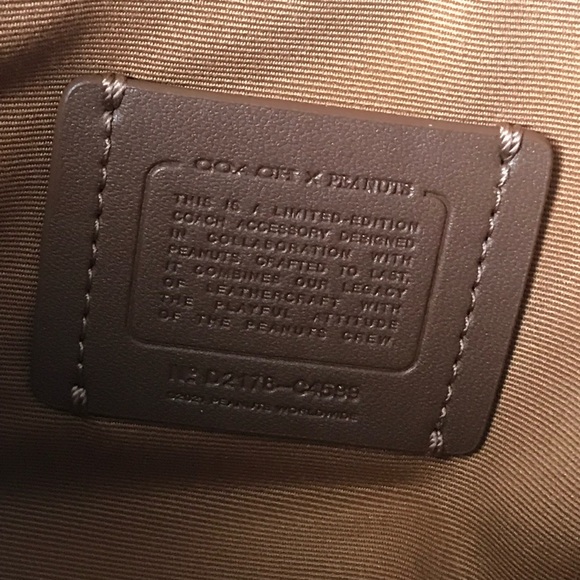 Coach X Peanuts large wristlet🎈🎈 - Picture 7 of 8